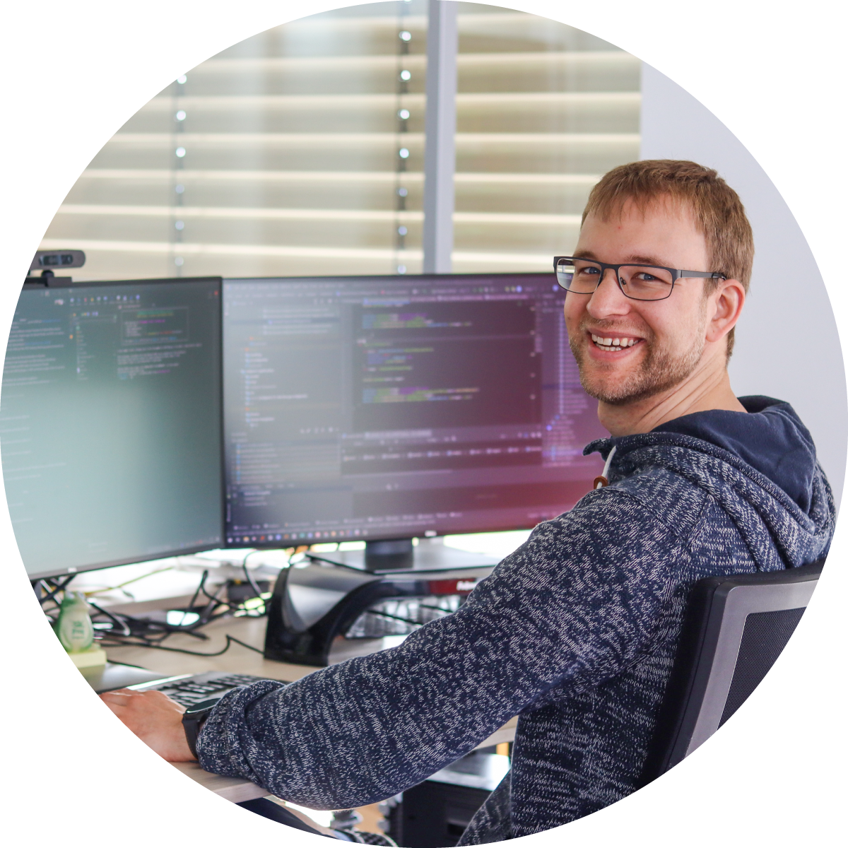 Tobse Fritz, Senior Software Developer bei ITscope an seinem Arbeitsplatz