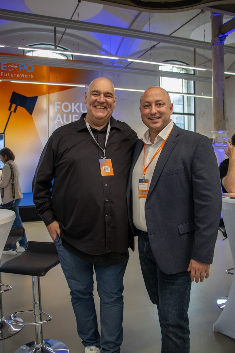 Oliver Gorges, Director Marketing & Sales von ITscope und Marco Kuhn, Geschäftsführer bei bb-net auf der ITscope-Messe in Karlsruhe.